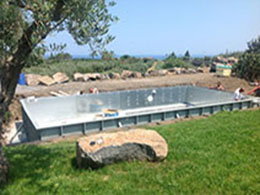 montaggio struttura piscina Acicastello