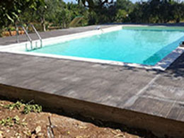 ultimazione piscina pannelli pavimentazione effetto legno