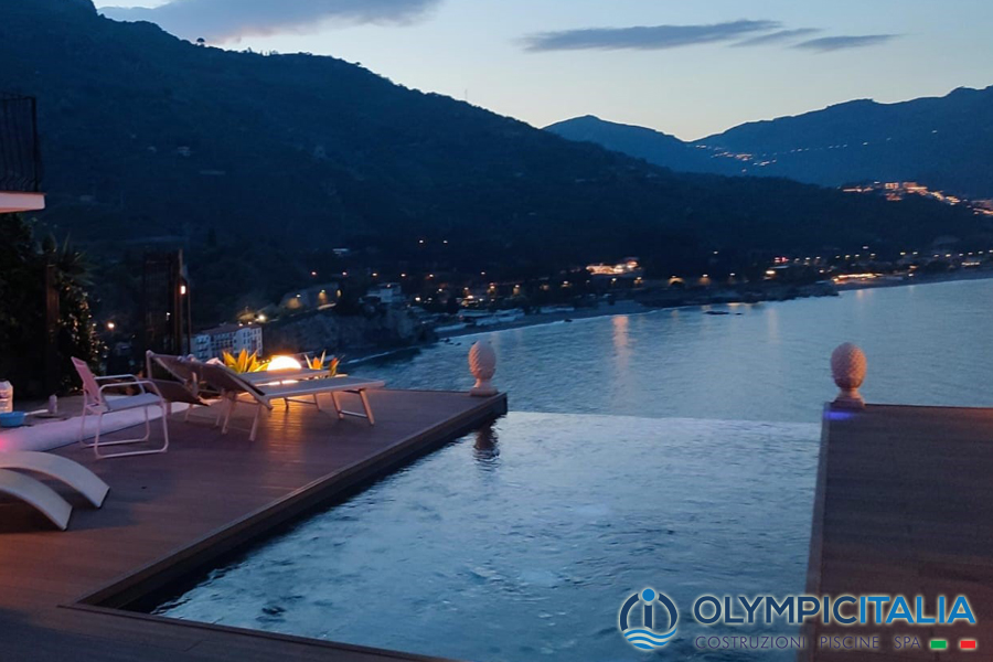 Costruzione piscina bordo sfioro infinity - struttura autoportante per casa vacanza Blue mood Taormina