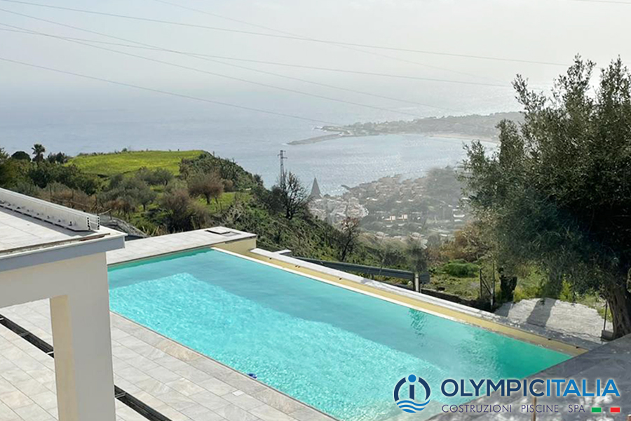 Realizzazione piscina bordo sfioro infinity Taormina